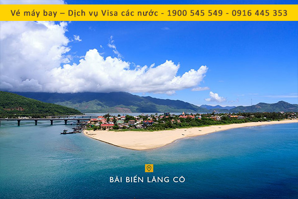 Bãi biển Lăng Cô từ lâu đã nổi tiếng là một bãi biển có các điều kiện tự nhiên và phong cảnh vào loại đẹp nhất ở Việt Nam – với bãi cát trắng dài tới hơn 10 km, làn n­ước biển trong xanh bao la tuyệt đẹp